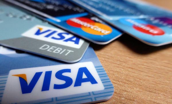 A Few Tips on Using Your Credit Card in a Smart Manner
